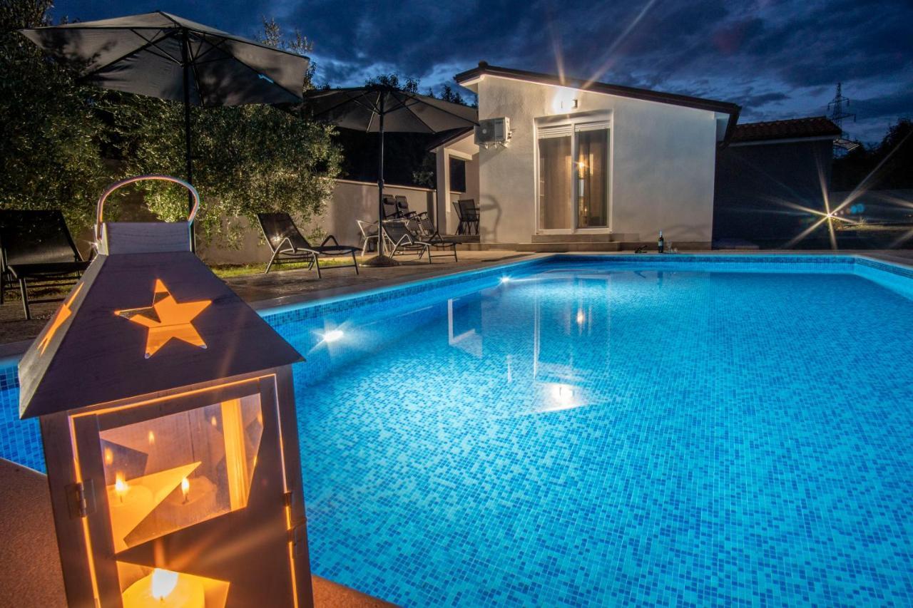 Villa Kuca Za Odmor Lilly Pula Exterior foto