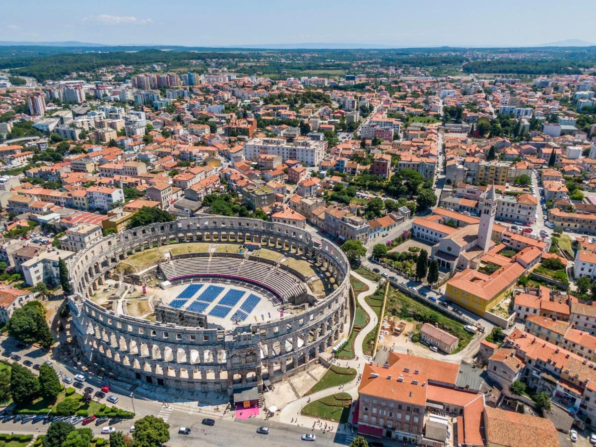 Villa Kuca Za Odmor Lilly Pula Exterior foto