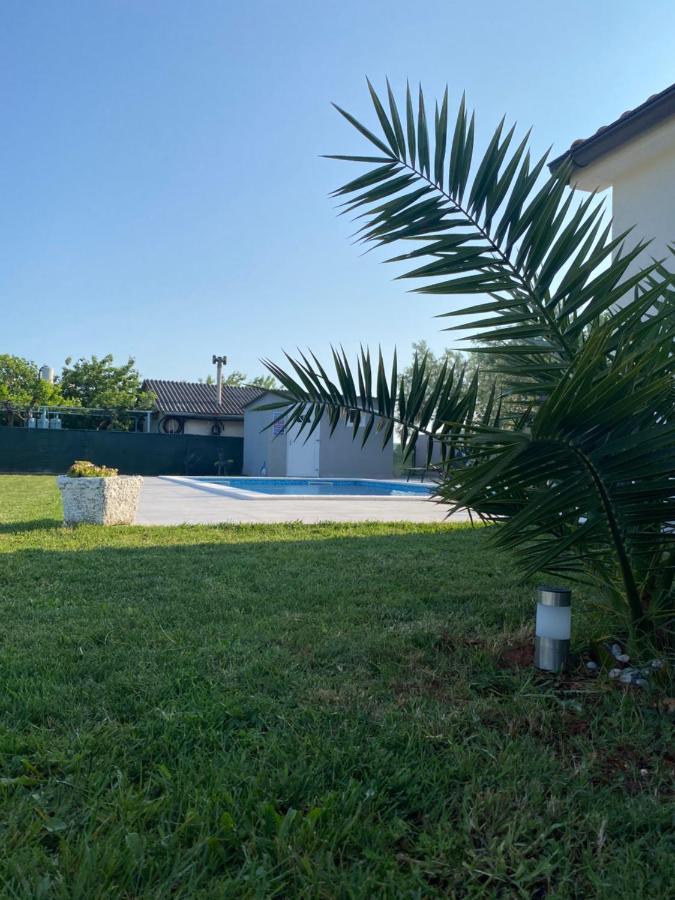 Villa Kuca Za Odmor Lilly Pula Exterior foto