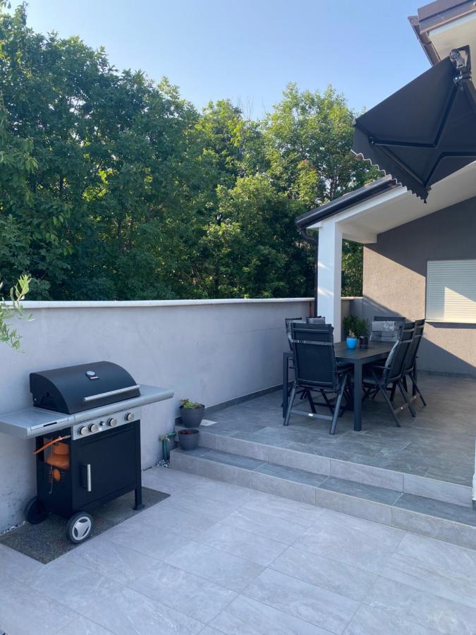 Villa Kuca Za Odmor Lilly Pula Exterior foto