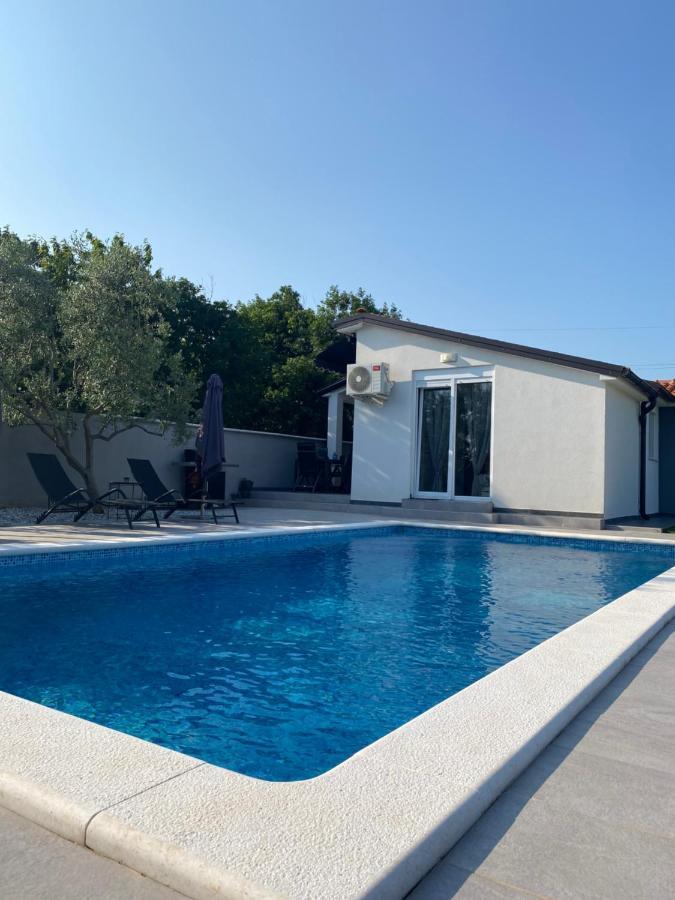 Villa Kuca Za Odmor Lilly Pula Exterior foto