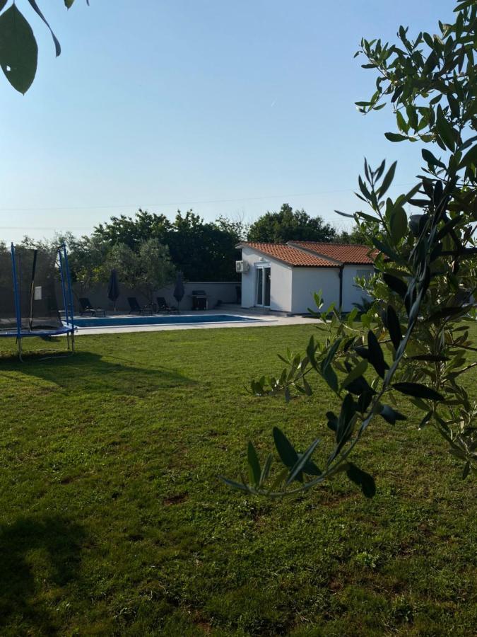 Villa Kuca Za Odmor Lilly Pula Exterior foto