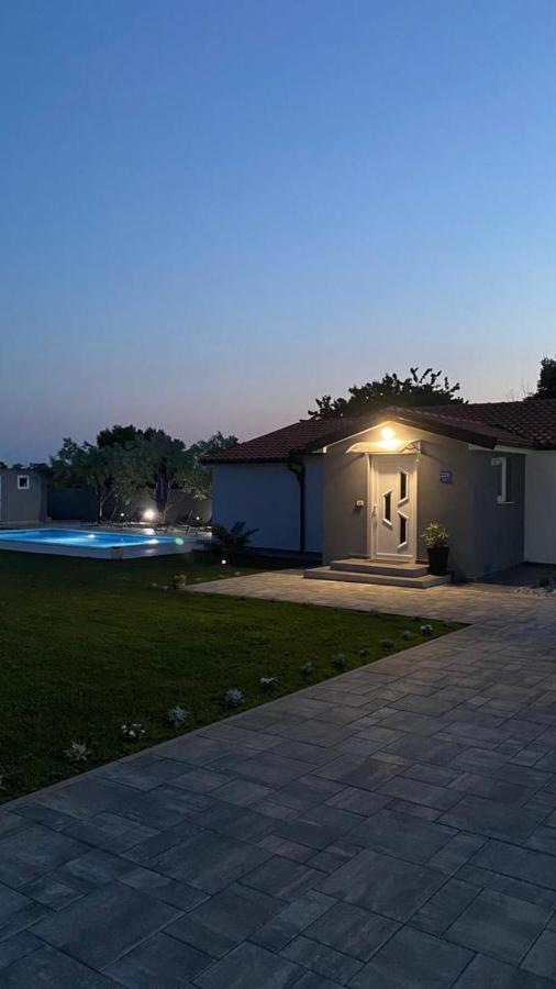 Villa Kuca Za Odmor Lilly Pula Exterior foto
